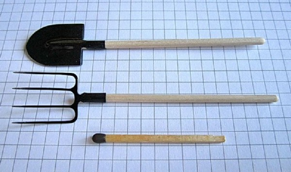 Miniature copies of everyday objects by Russian craftsman Dmitry Okhotsky3