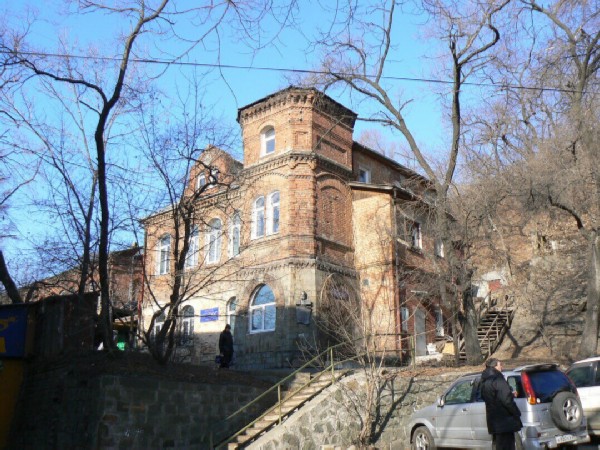 7 Pushkinskaya Si. House of N. Sollogub, (he first editor and publisher of the early Vladivostok newspaper, a public figure and philanthropist, 1882,1884.