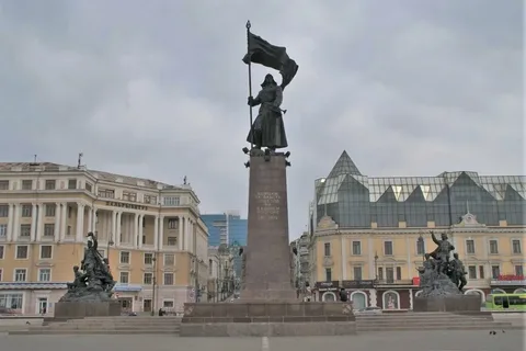 Central Square. Monument to Fighters for the Soviet Power in the Russian Far East, 1961. Sculptor A. Teneta