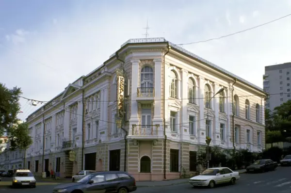 Svetlanskaya St. L. Radomyshelsky’s Versaille Hotel, 1908. Architect I. Meshkov. Facades and interiers were renovated