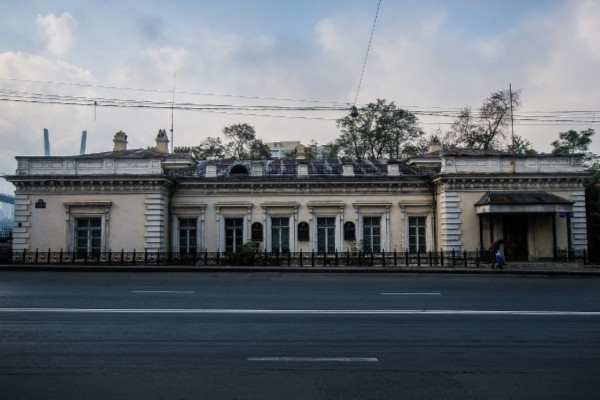 Svetlanskaya St. The house of Vladivostok Military Governor, later Primorskaya Oblast Military Governor. 1891. Author engineer V. Mooro.