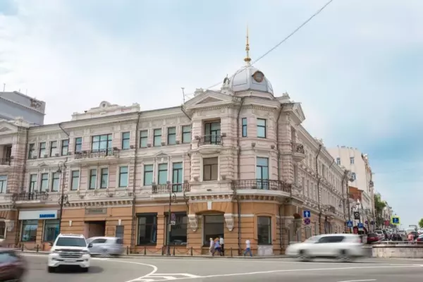 Svetlanskaya St. V. Babintsev’s tenement house (Siberian Bank), 1906. Architect I. Meshkov